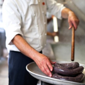 Fabrication du Boudin Noir Maison Dijols